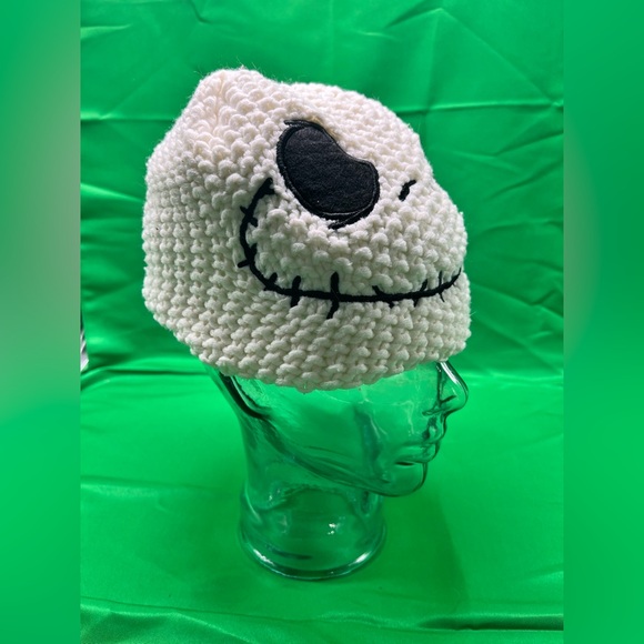 White Skull Crochet Beanie nightmare before Christmas - Picture 5 of 8